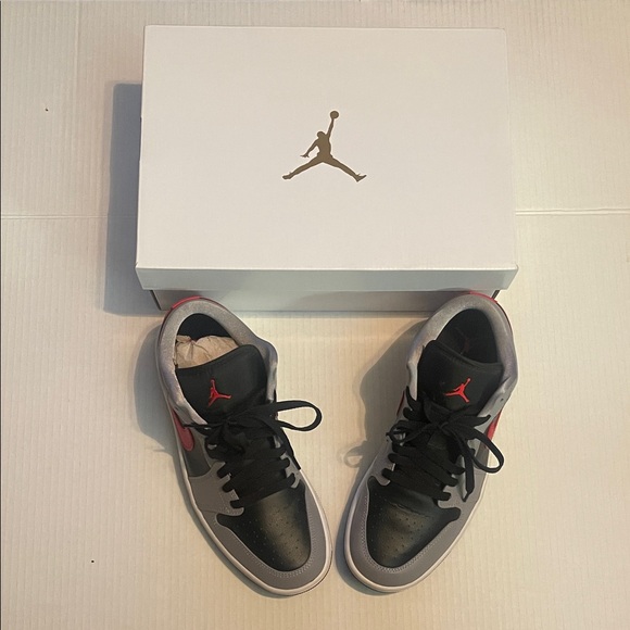 Women’s Air Jordan 1 Low - Picture 1 of 9